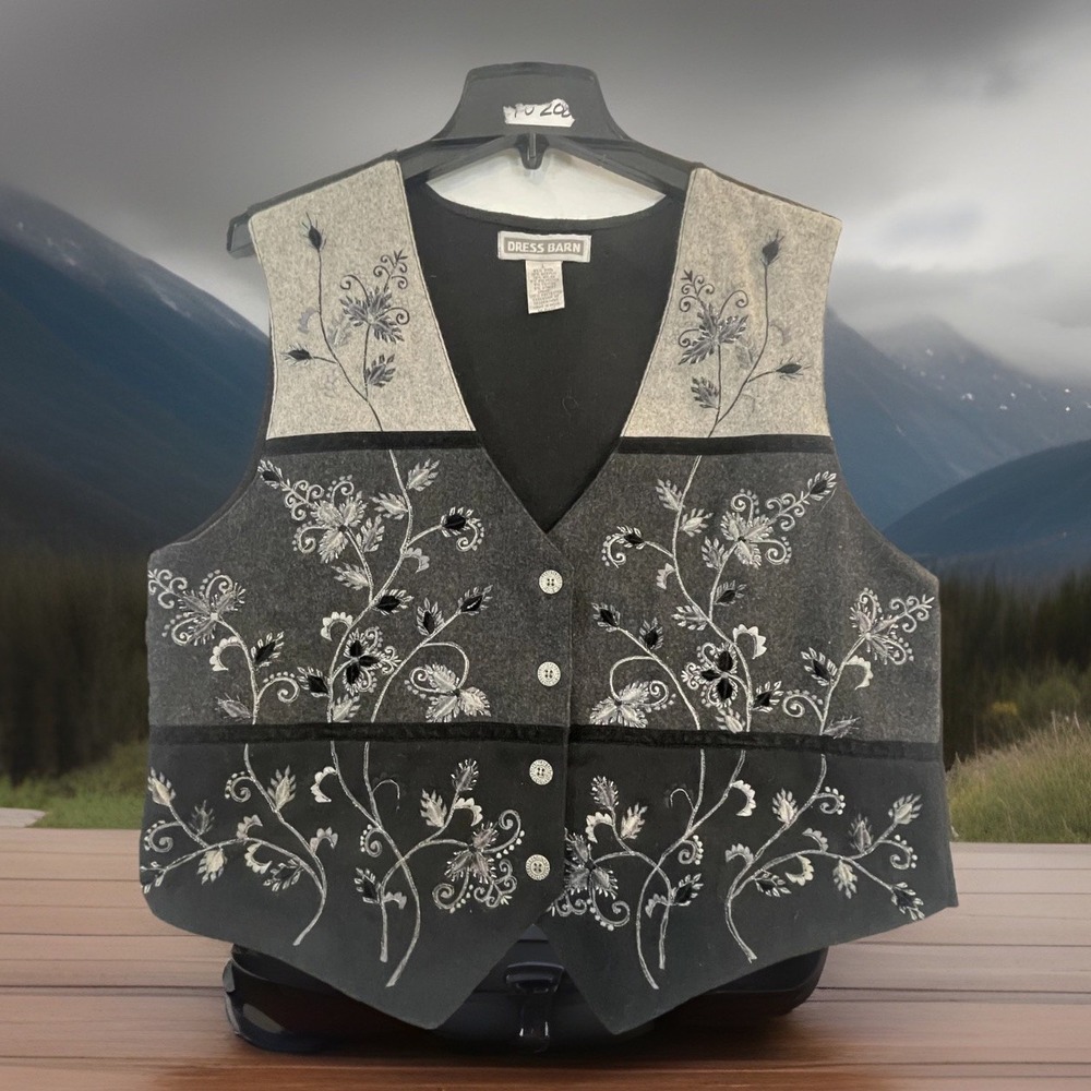 Dressbarn Sweater Vest Womens Large Gray Black Floral Embroidered Knit Button